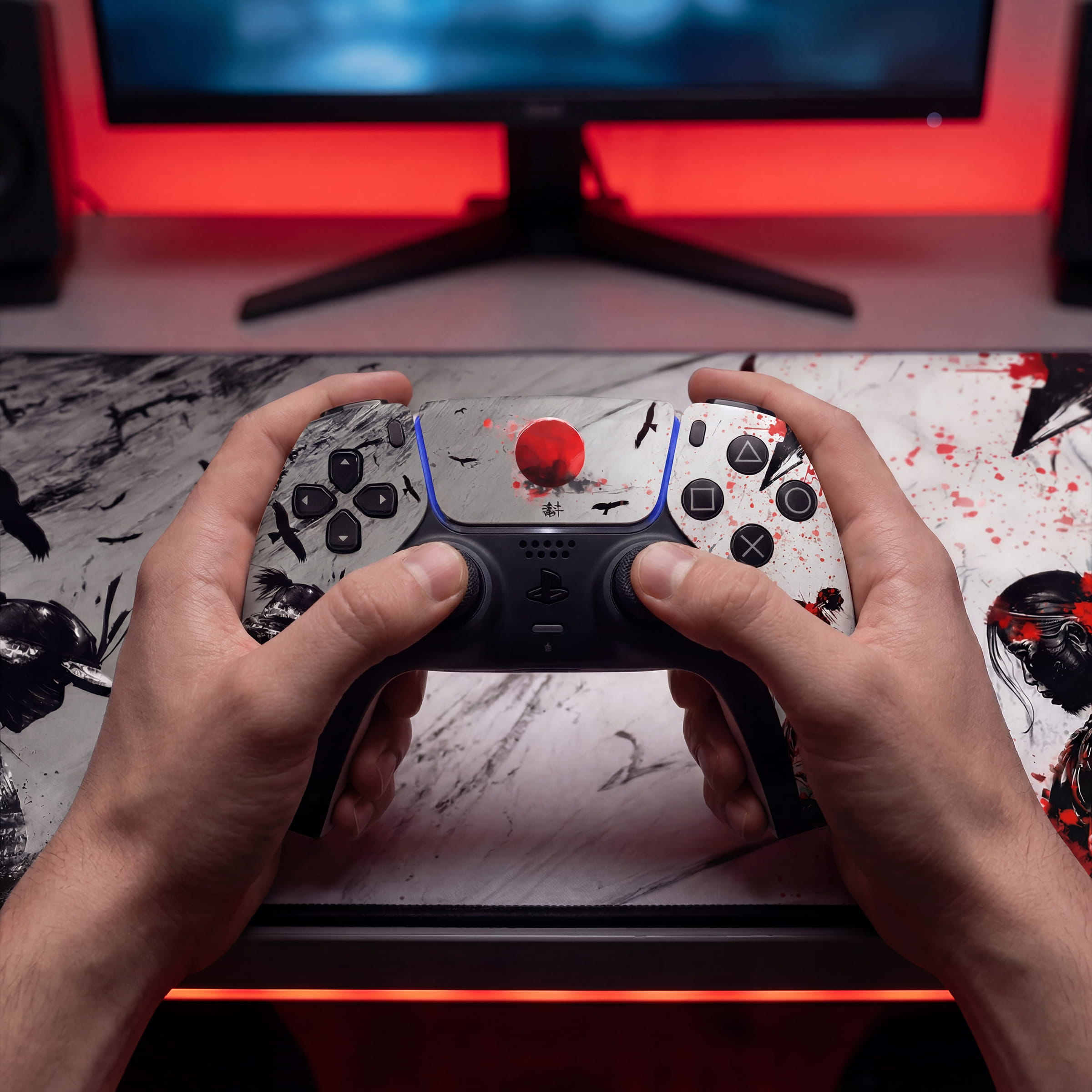 PS5 DualSense Custom Controller Lux Samurai im Gaming Setup aus POV Perspektive mit großem Mousepad